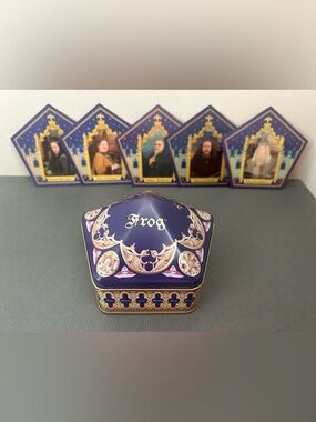 Harry Potter Chocolate Frog Tin and Wizard Card Collector Set
